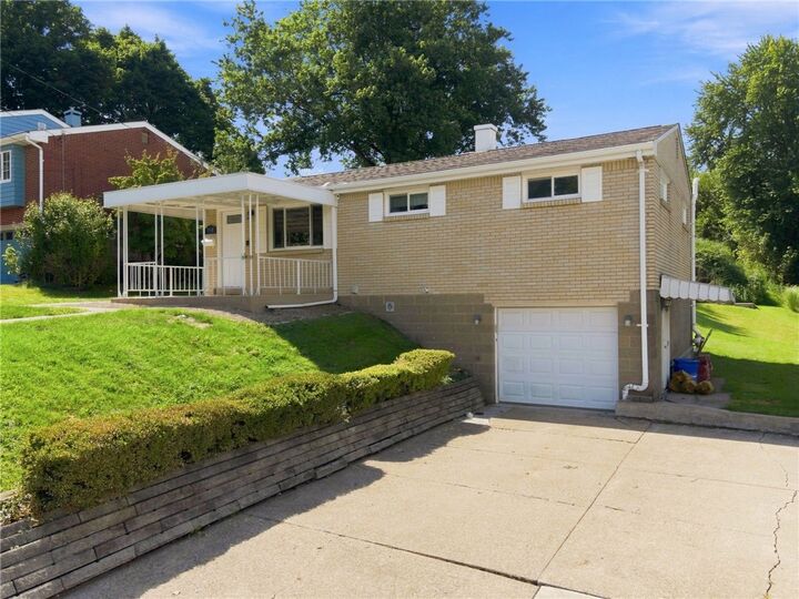 Property Photo: 718 Illini Drive PA 15146