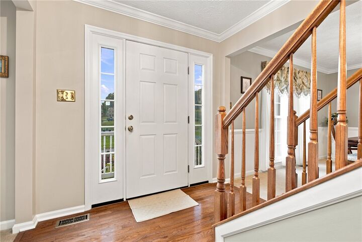 Property Photo:  1033 Robinwood Dr  PA 15129 