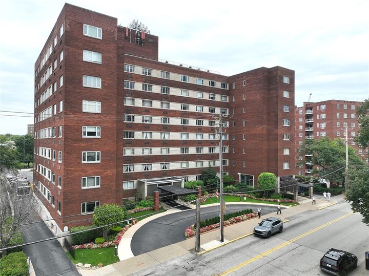 Property Photo:  128 N Craig St 907  PA 15213 