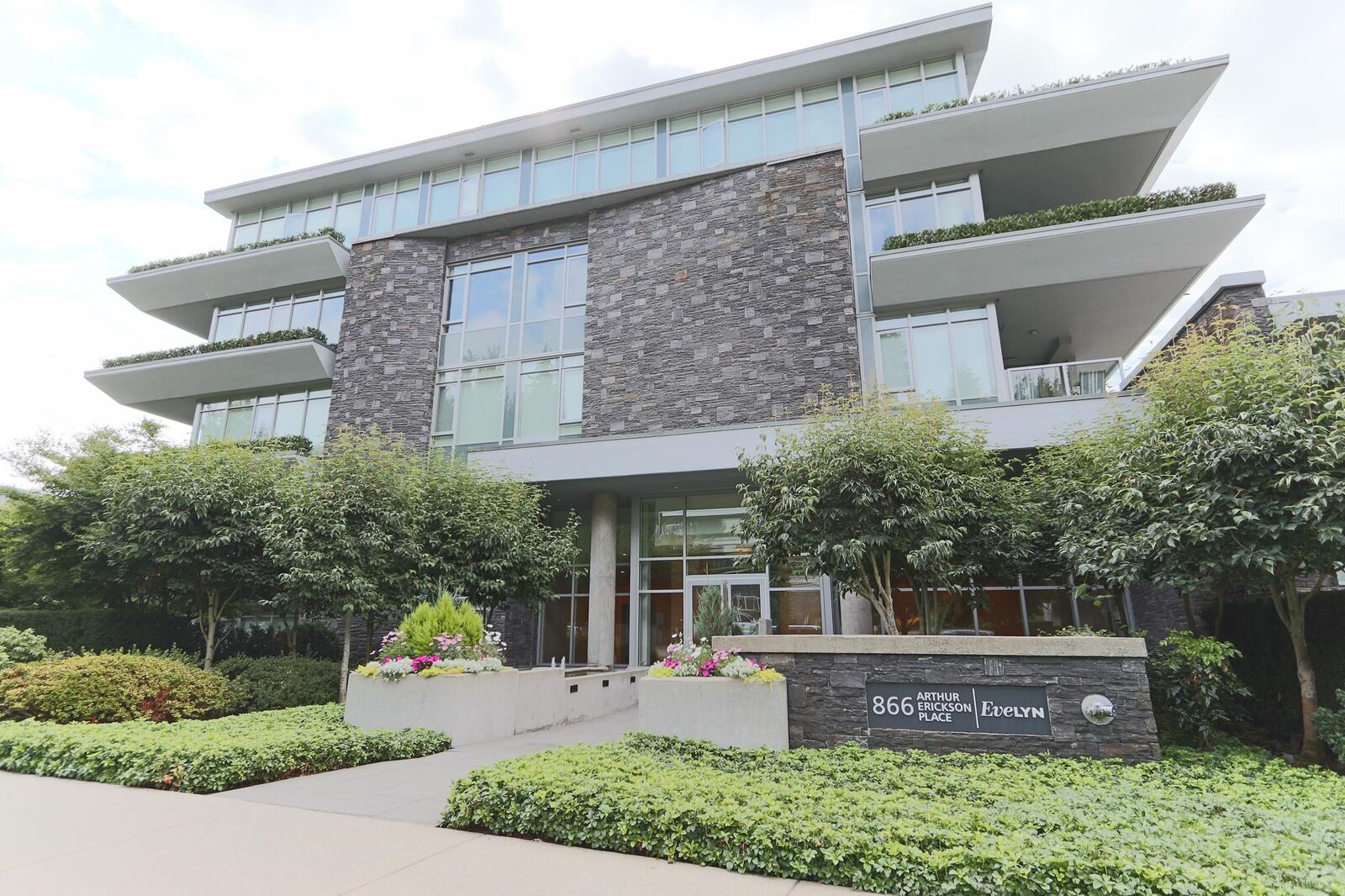 Property Photo:  866 Arthur Erickson Place Place 600  BC V7T 0B2 