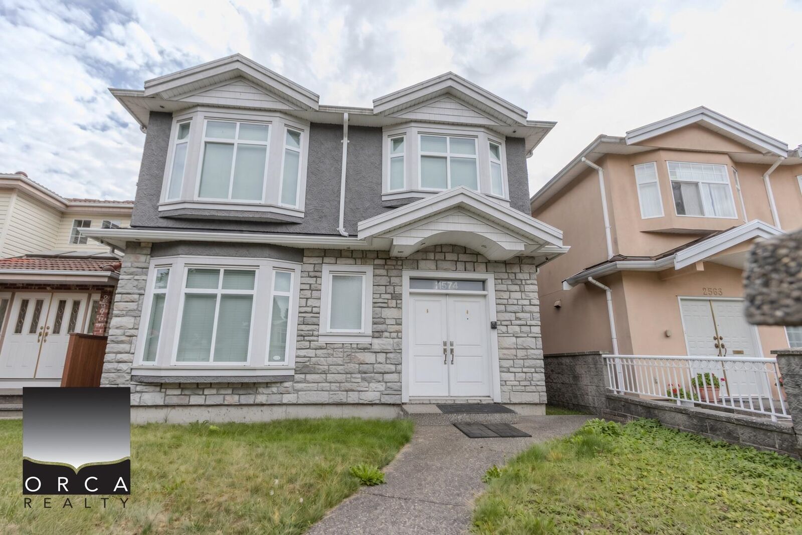 Property Photo:  2572 E 2nd Avenue  BC V5M 1C6 