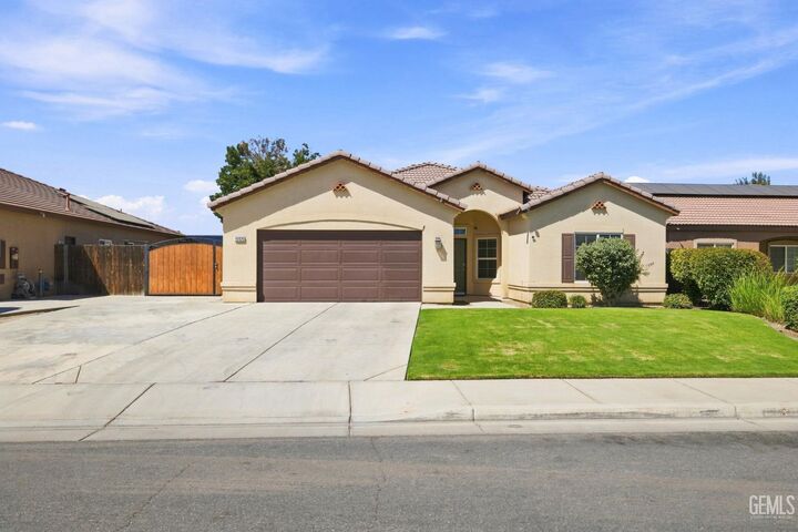 Property Photo: 10826 Avenida Frasca Drive CA 93311