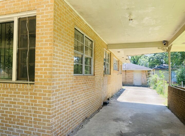 Property Photo:  2758 Badley Rd  LA 70807 