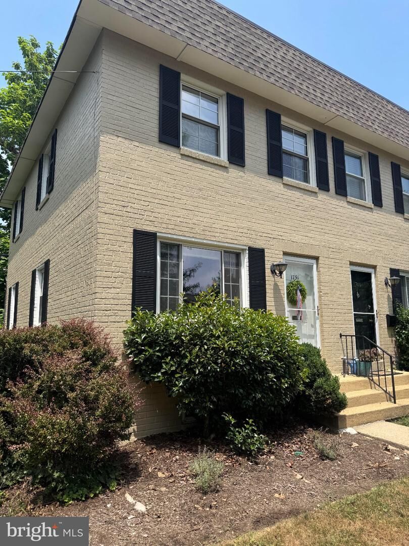 Property Photo:  1751 N Cliff Street  VA 22301 