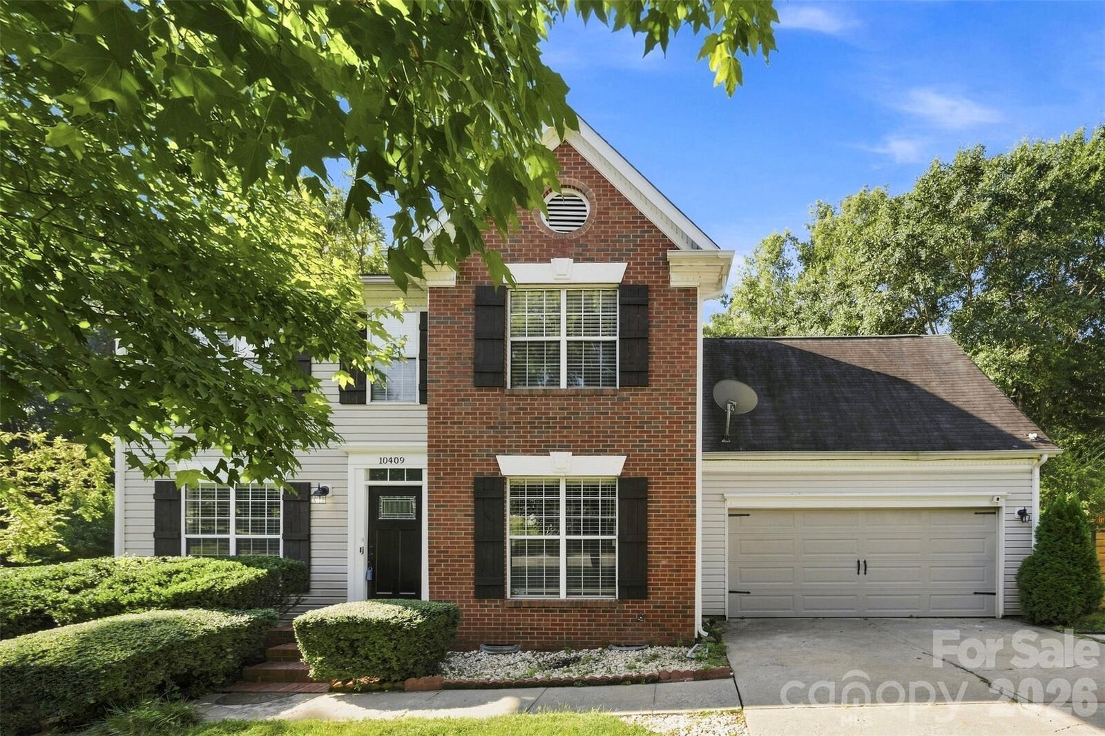 Property Photo: 10409 Northwoods Forest Drive NC 28214