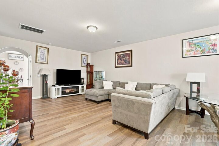 Property Photo:  4008 Tulocay Lane  NC 28215 