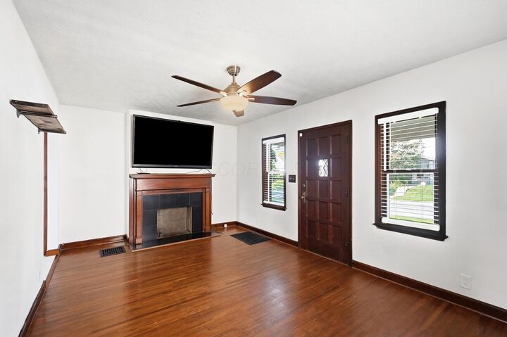 Property Photo: 1404 Meadow Road OH 43212