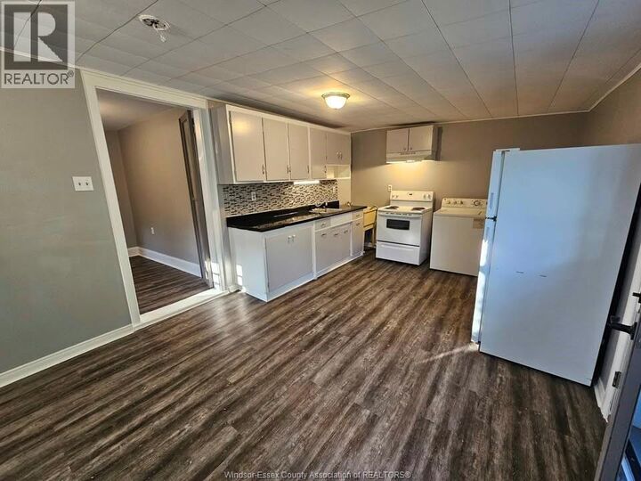 Property Photo:  4275 Wyandotte East 2  ON N8Y 1G8 