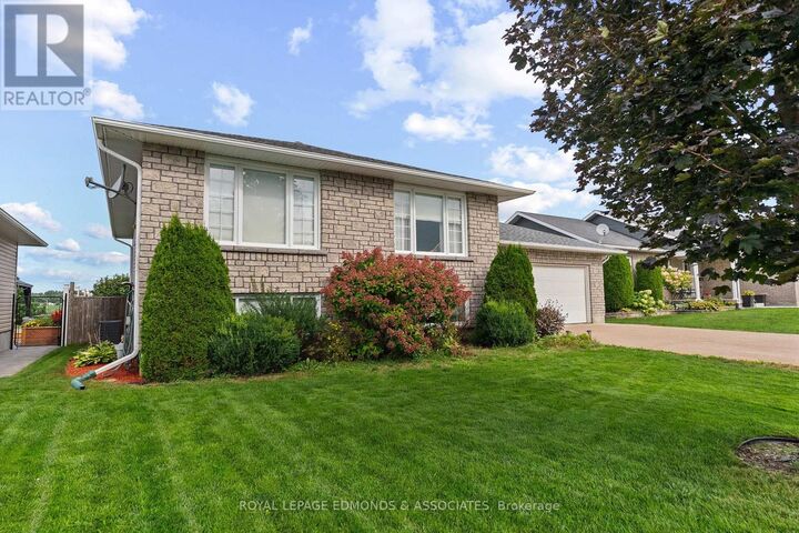 Property Photo:  626 Moss Drive  ON K8A 8R7 