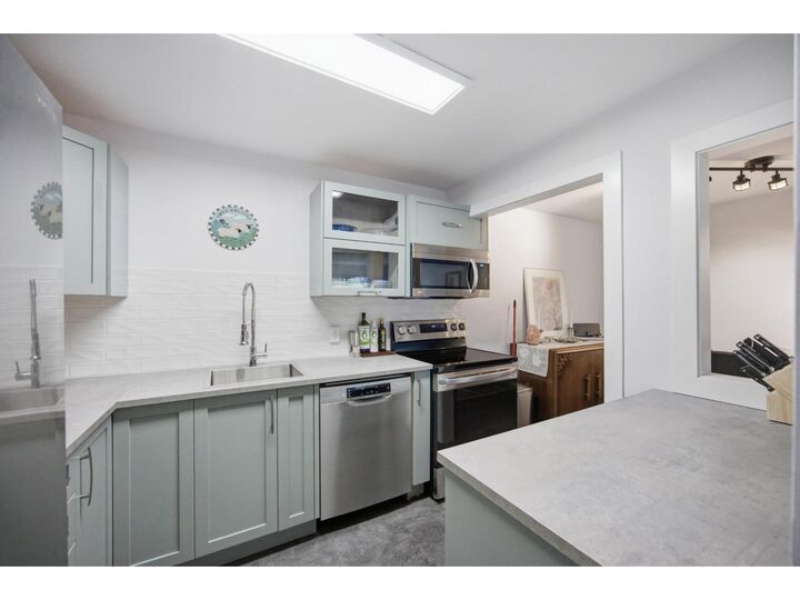 Property Photo:  1555 Fir Street 206  BC V4B 4B6 