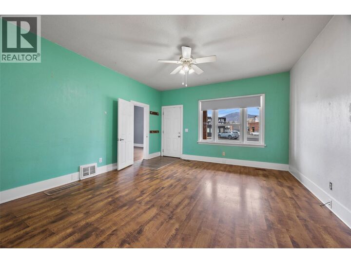 Property Photo: 403 Mackenzie Avenue BC V2B 3T5