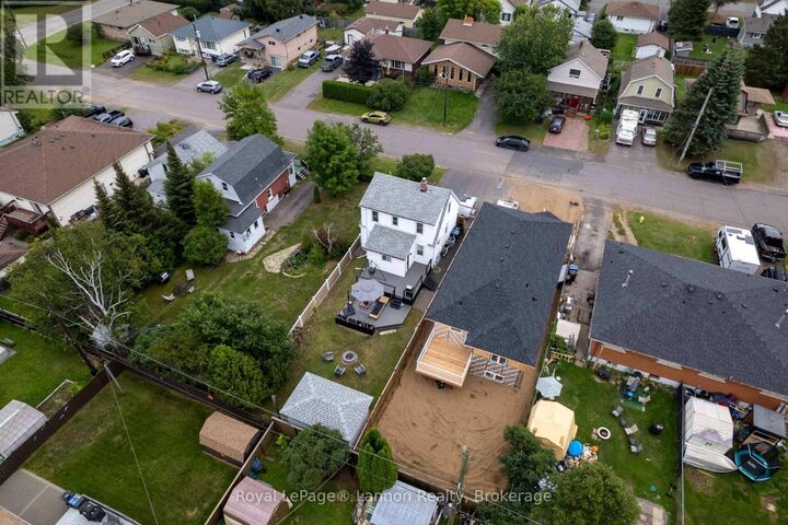 Property Photo:  102 Bruce Street  ON P7A 5W6 