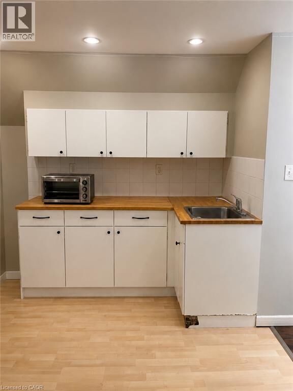 Property Photo:  110 Hess Street South Upper  ON L8P 3N5 