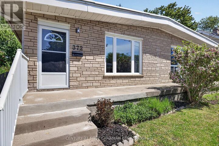 Photo de la propriété:  372 Dieppe Street  ON N5Z 3A6 
