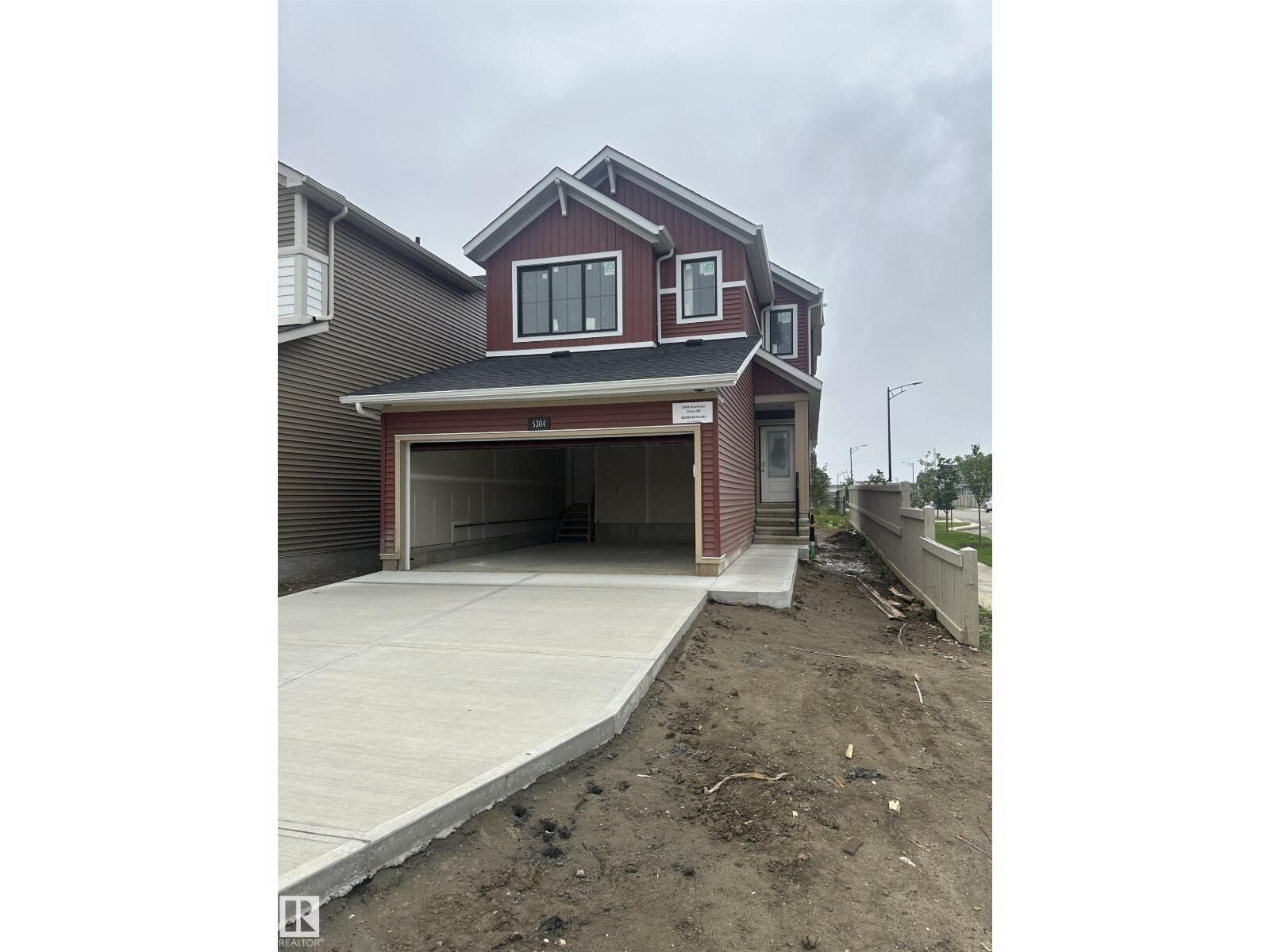 Property Photo:  5304 Hawthorn Cl SW  AB T6X 3N5 