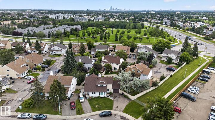 Property Photo:  9503 180A Street NW  AB T5T 2Z4 