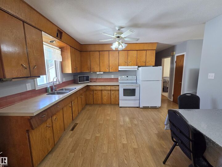 Property Photo: 4721 44 Ave AB T9N 1N8