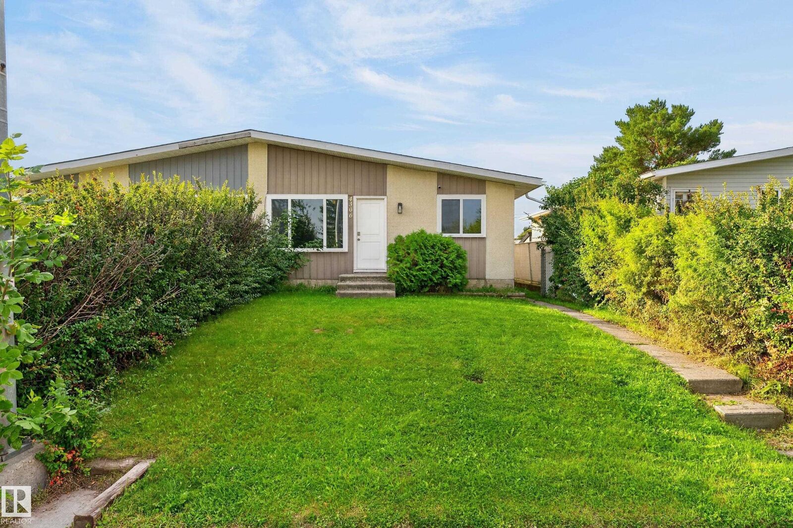 Property Photo:  4306 44 Avenue  AB T7Z 1J3 