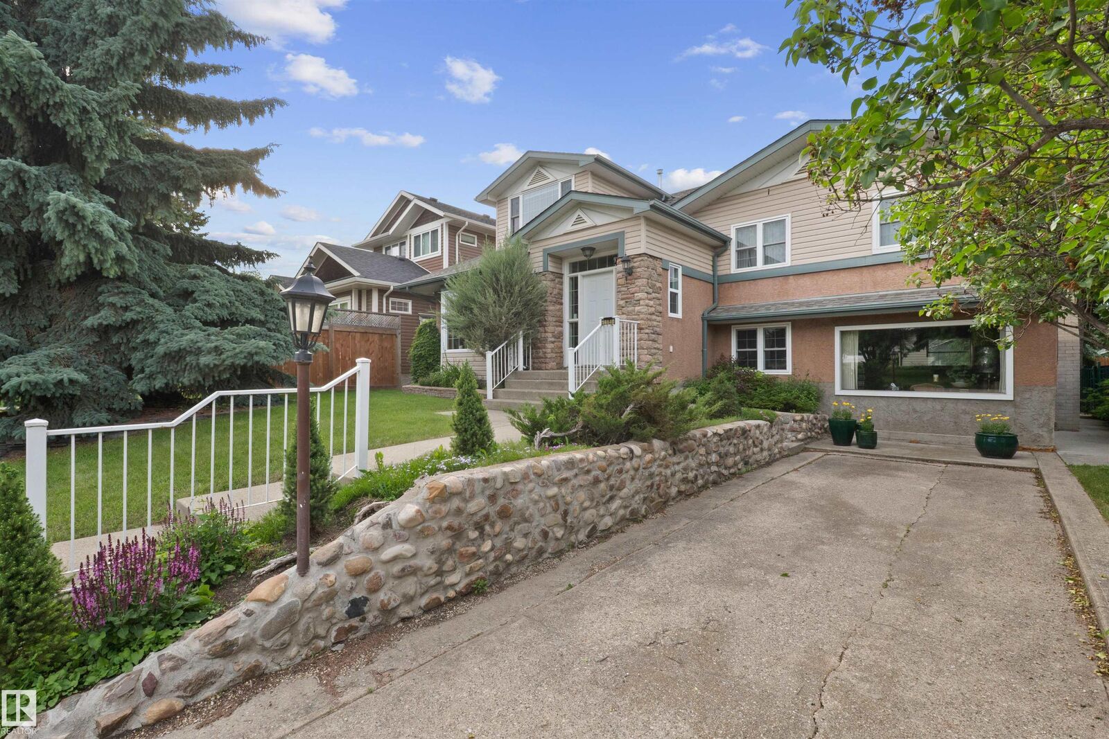 Property Photo:  14640 88 Avenue NW  AB T5R 4J8 