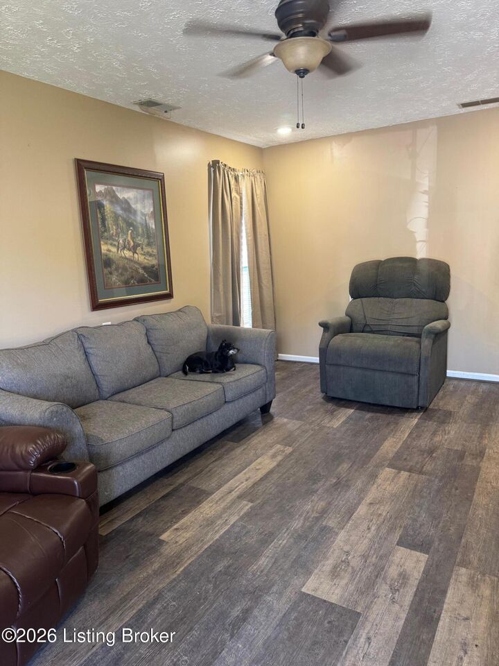 Property Photo:  2620 Rowan St  KY 40212 