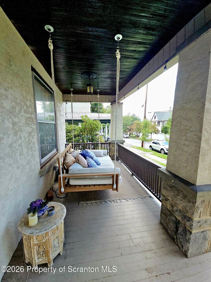 Property Photo:  814 Sunset Street  PA 18509 