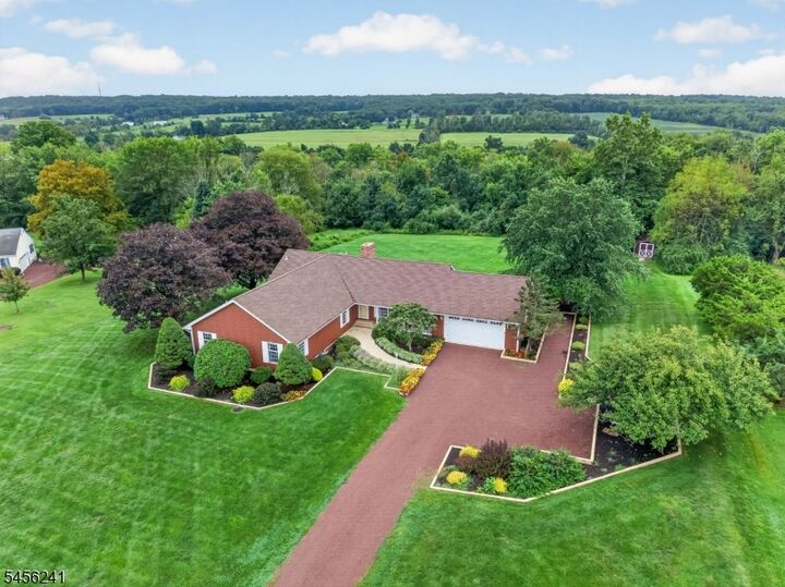 Property Photo:  8 Meadowlark Way  NJ 08551 