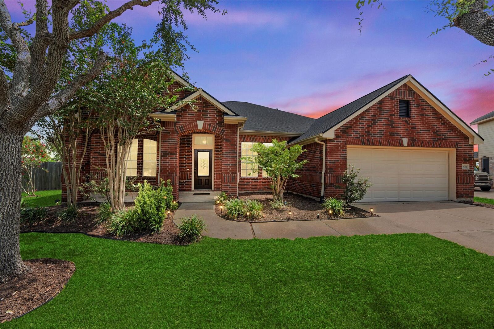 Property Photo: 8931 Henrico Lane TX 77469