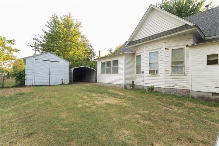 Property Photo:  1027 E 6th Street  KS 67335 