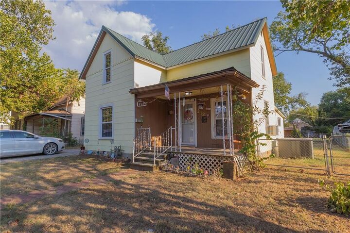 Property Photo:  313 W 2nd Street  KS 67335 