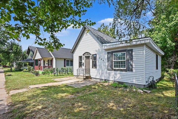 Property Photo:  726 W Blaine Avenue  IN 46516-2422 