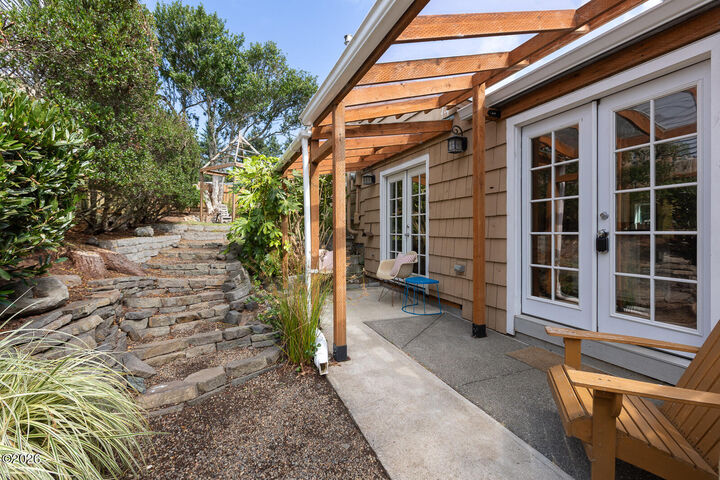 Property Photo:  1125 SW Galley Avenue  OR 97367 