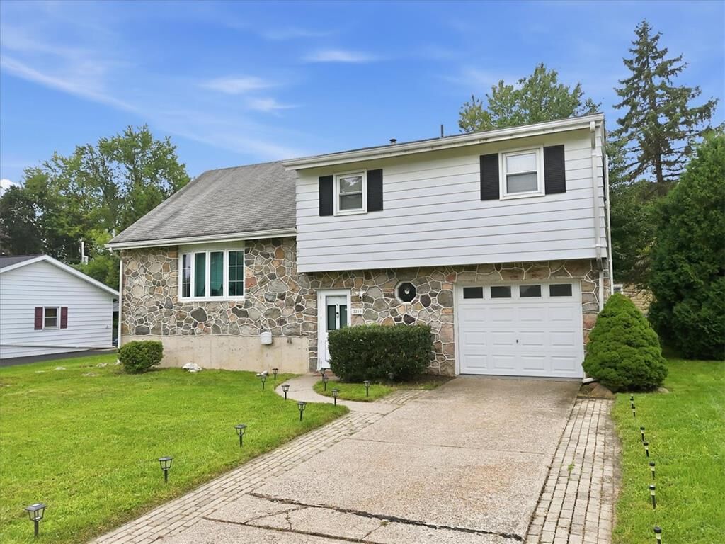 Property Photo:  2259 Pinehurst Road  PA 18018 