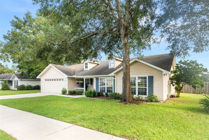 Property Photo:  25184 NW 9th Road  FL 32669 