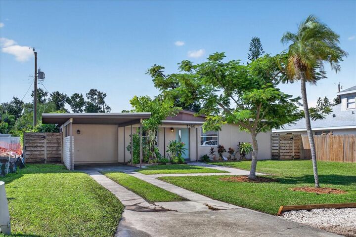 Property Photo:  2350 Loma Linda Street  FL 34239 