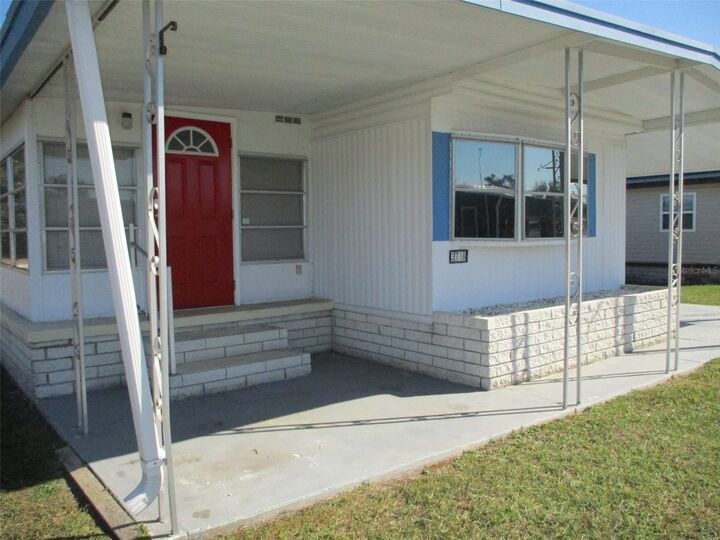 Property Photo:  3718 Castle Drive  FL 33540 