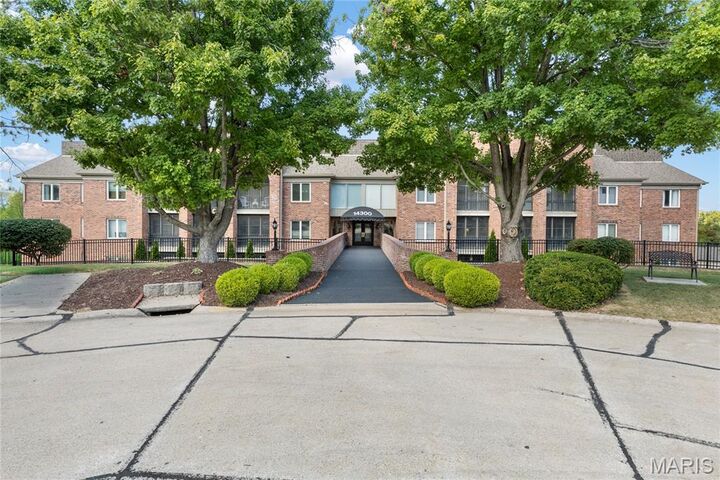 Property Photo:  14300 Conway Meadows Court 202  MO 63017 