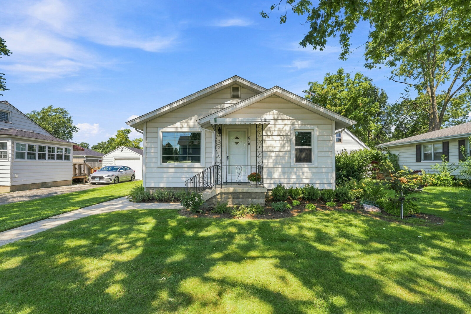 Property Photo: 626 E Division Street IL 60441