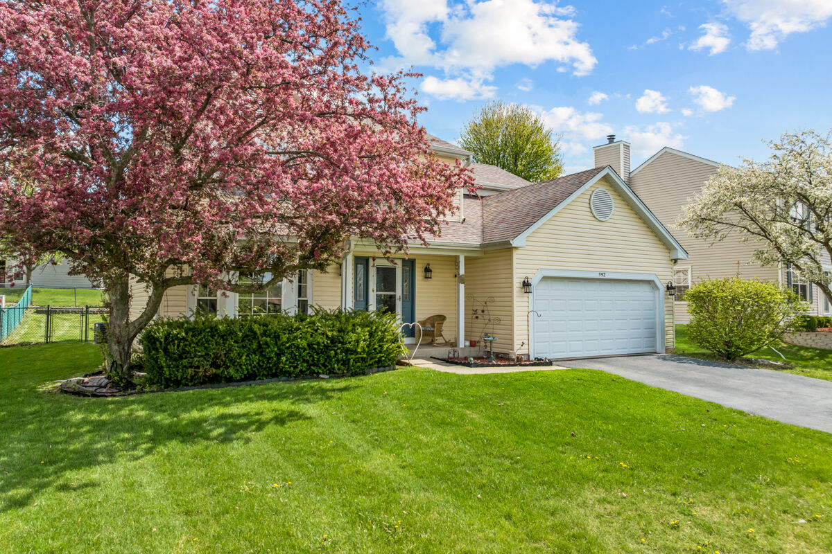 Property Photo: 992 McPhee Drive IL 60156