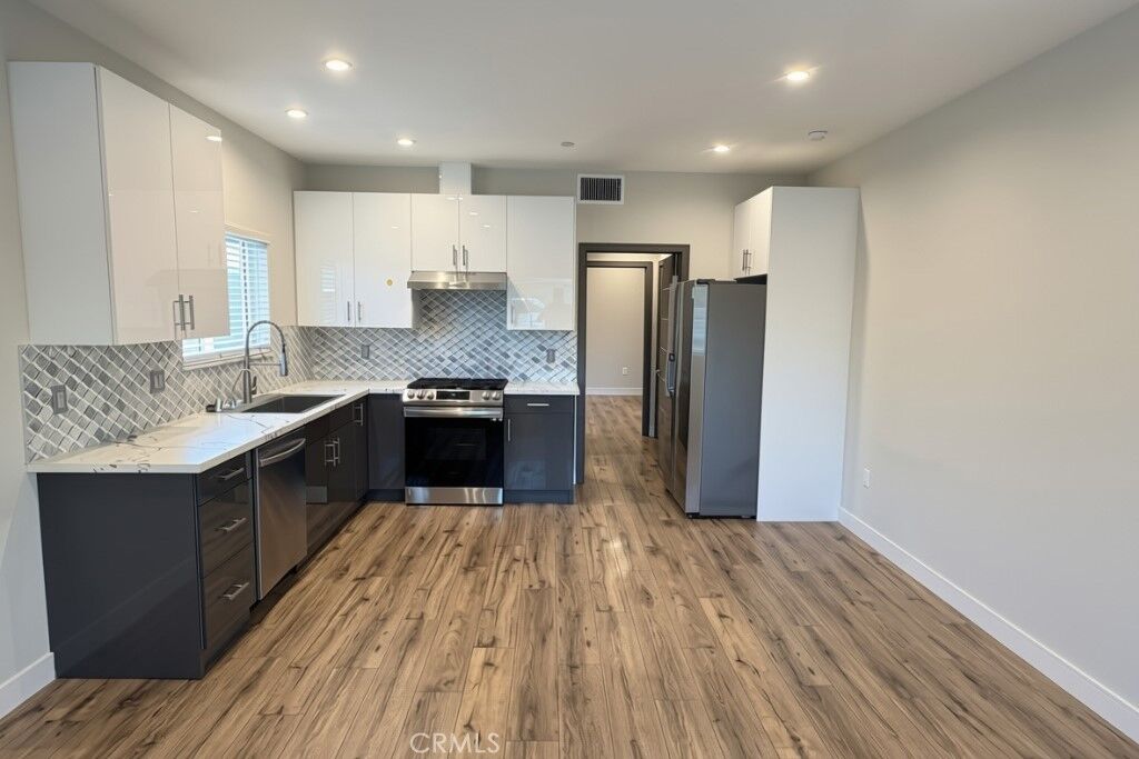 Property Photo: 10936 Nettleton Street CA 91352