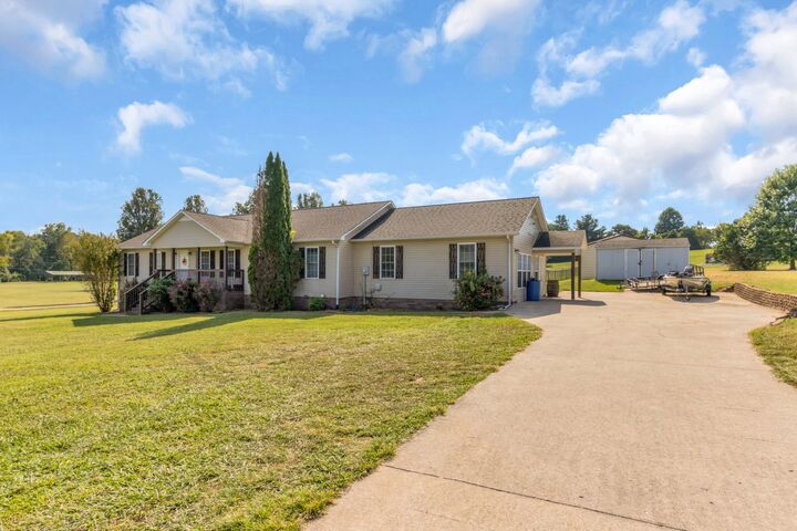 Property Photo:  205 Jackson St  TN 37318 