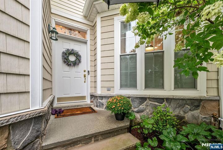 Property Photo:  4 Kingsley Evans Circle  NJ 07436 