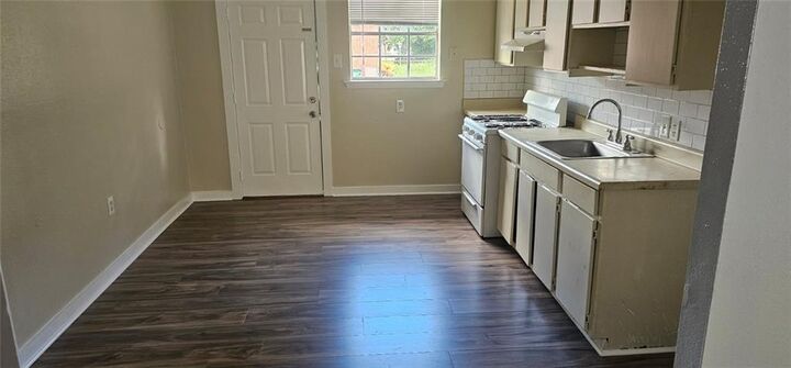 Property Photo: 1229 Friedrichs Street B LA 70053