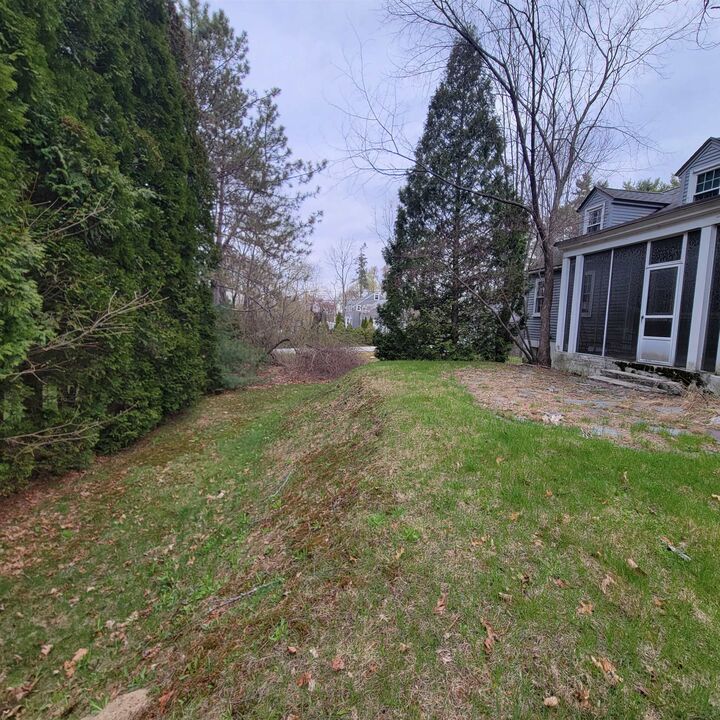 Property Photo:  1250 Chestnut Street  NH 03104 
