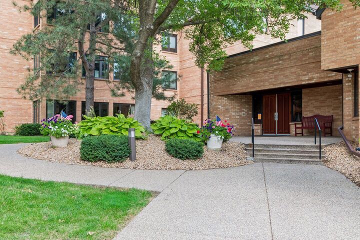 Property Photo:  1830 Eagle Ridge Drive 2003  MN 55118 