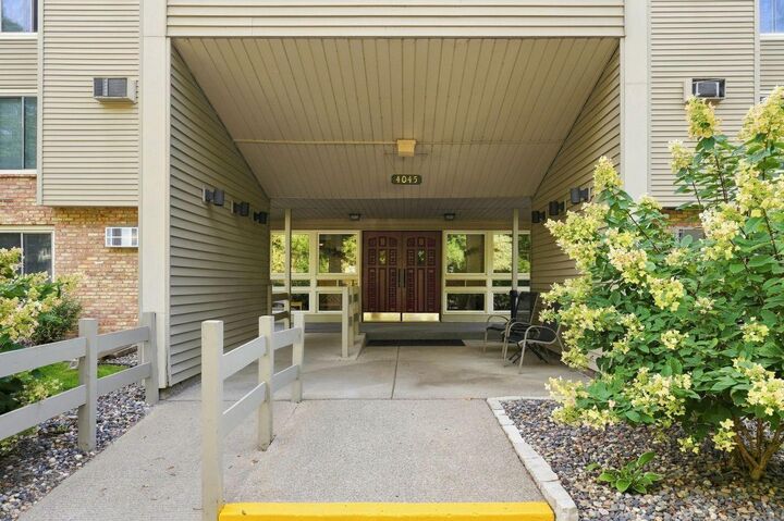 Property Photo:  4045 Hodgson Road 201  MN 55126 