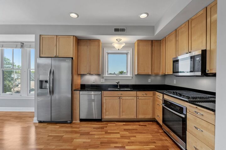 Property Photo:  1060 Grand Avenue 300  MN 55105 