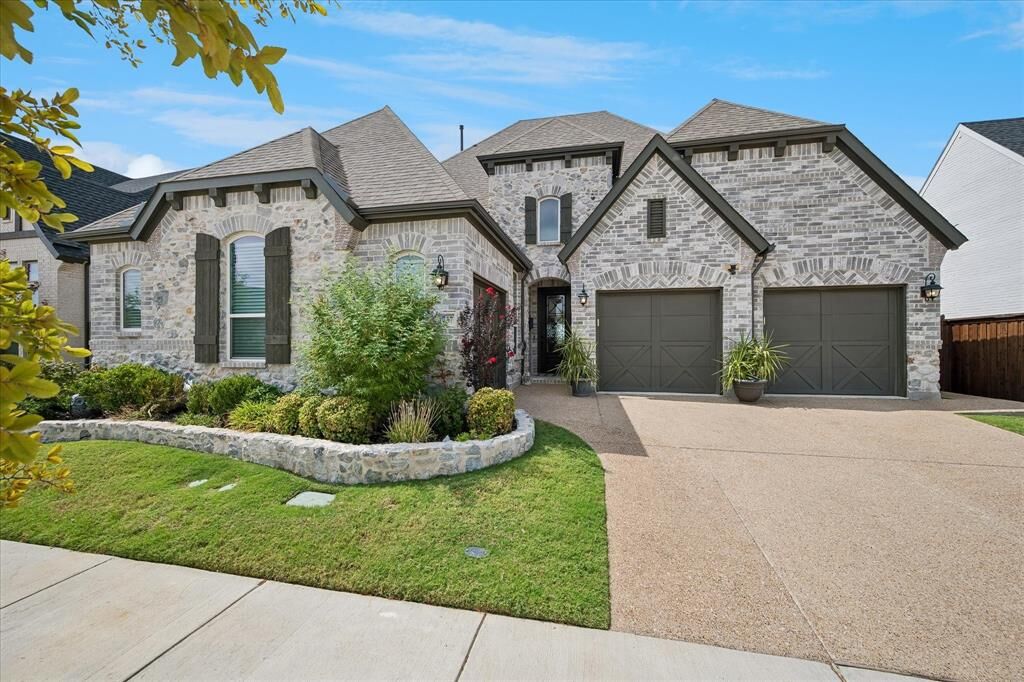 Property Photo:  1737 Clem Castle Drive  TX 75010 