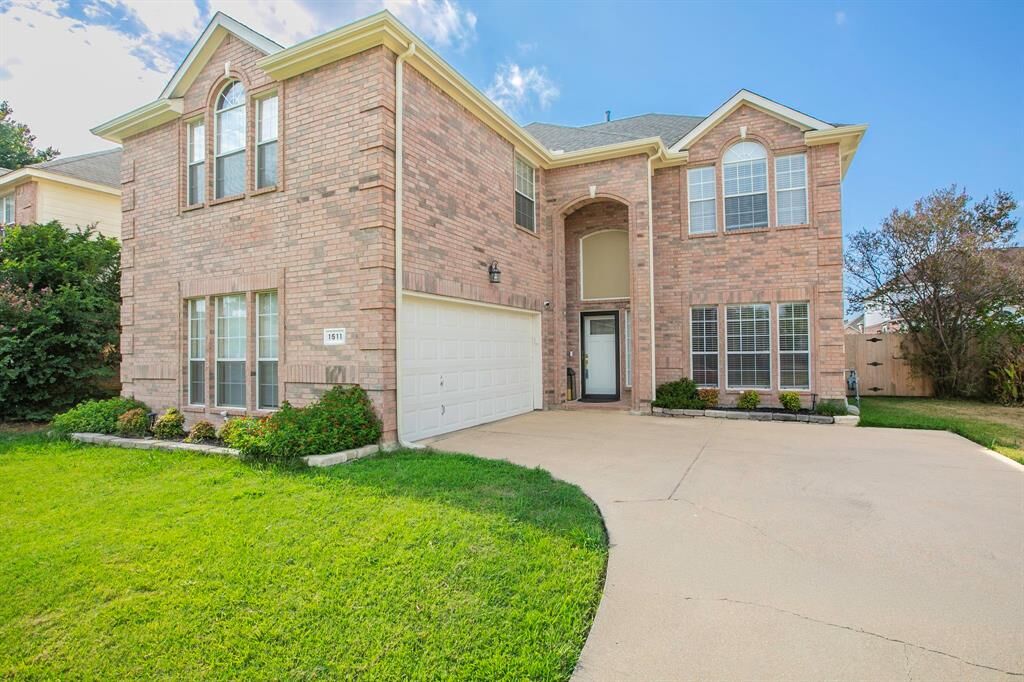 Property Photo: 1511 Brighton Drive TX 76063