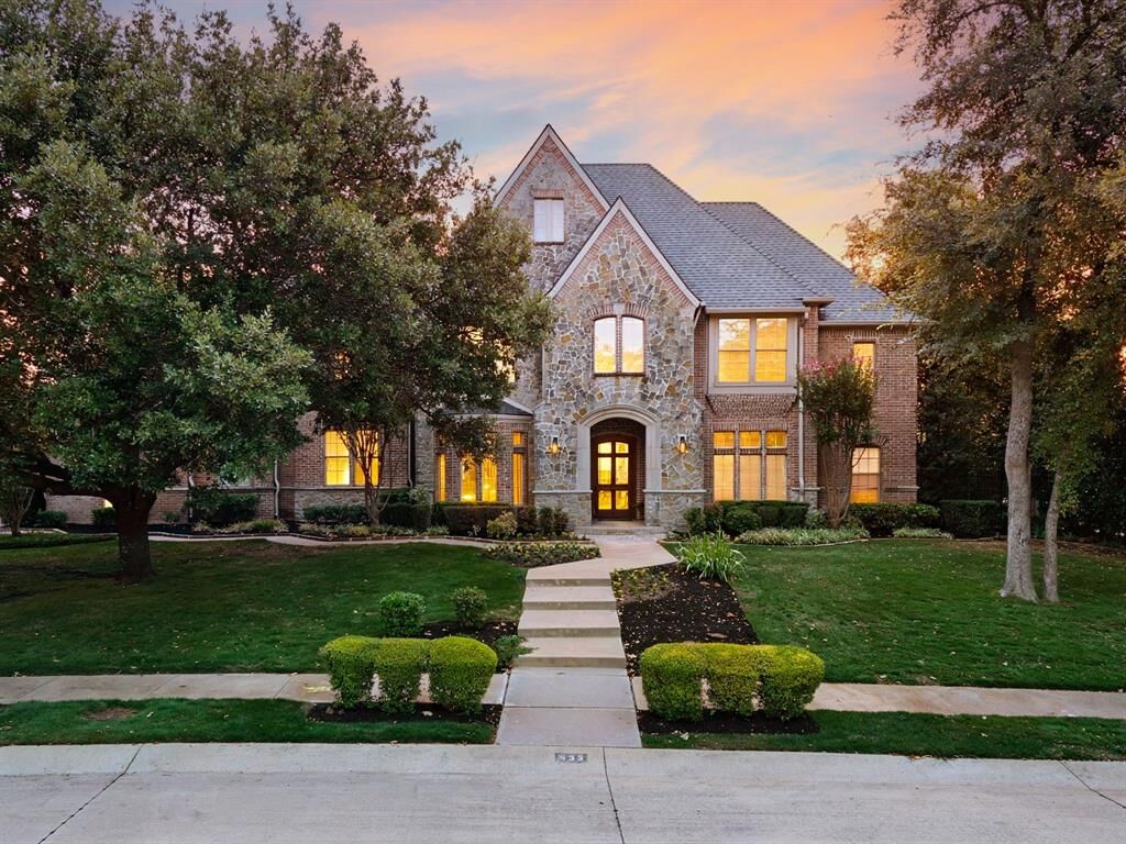Property Photo:  533 Round Hollow Lane  TX 76092 