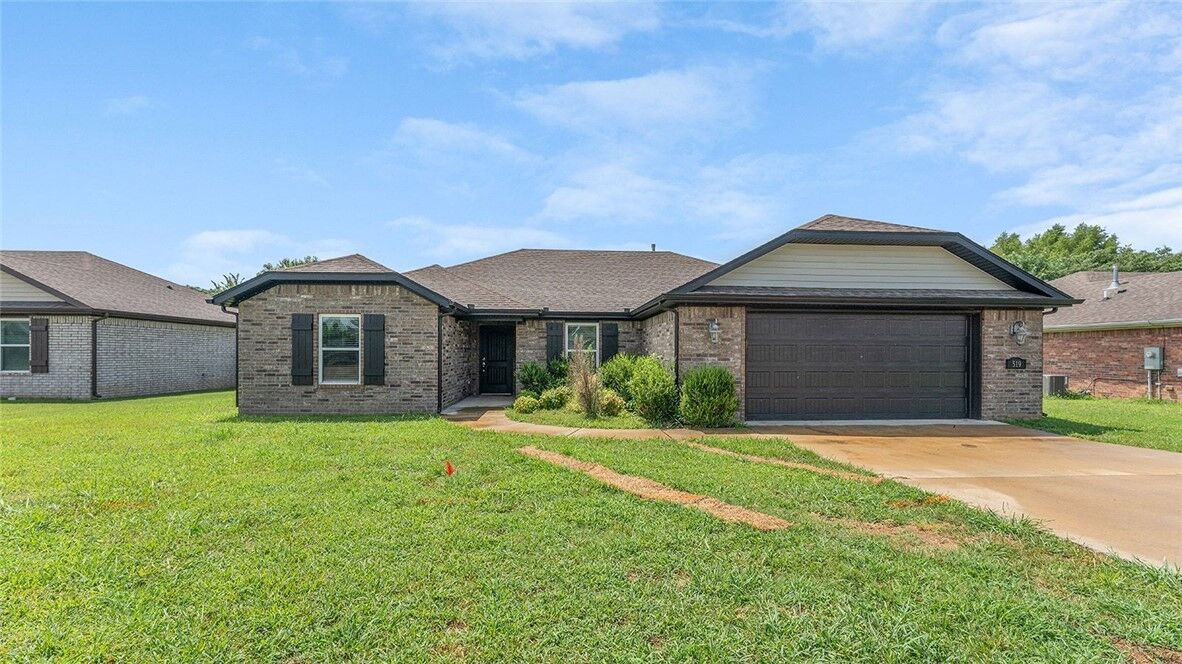 Property Photo:  519 Eagle Drive  AR 72736 